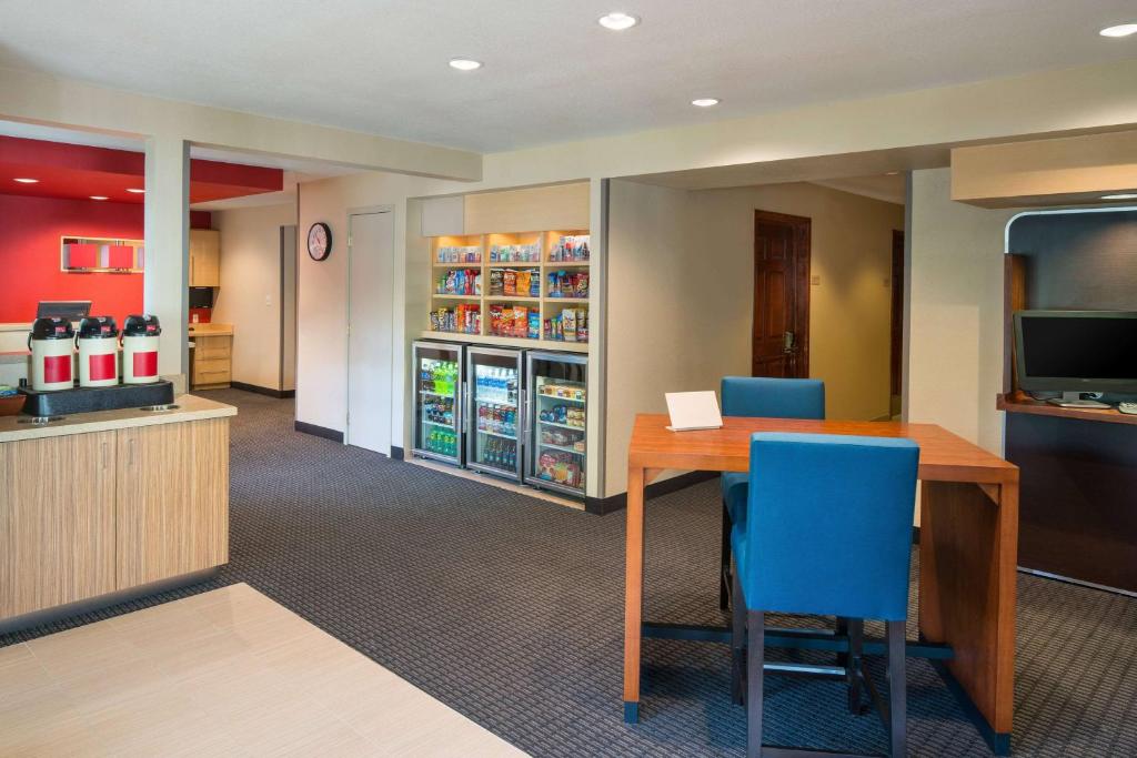 Room image 4